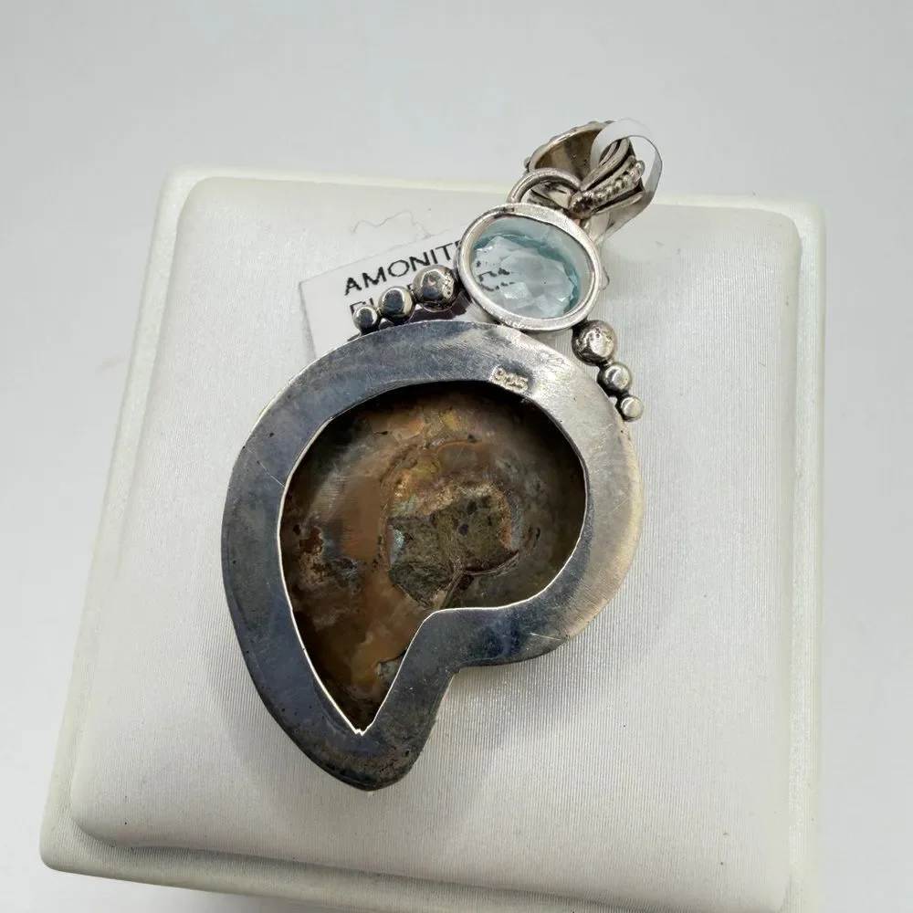 NWT 19x24mm AMMONITE and 8x5mm faceted blue topaz pendant in Bali 925!‎
